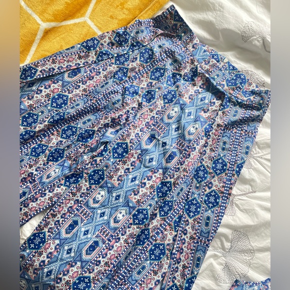 2 piece pants and top set - Picture 3 of 4